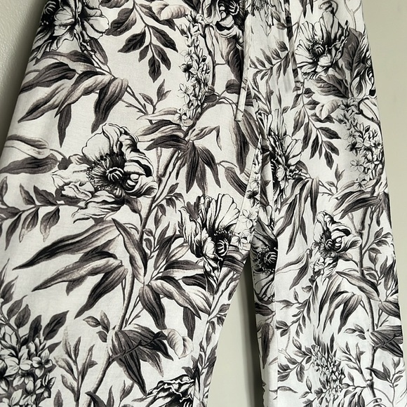 H&M WIDE-CUT PULL-ON PANTS FLORAL SIZE S NWT - Picture 6 of 8